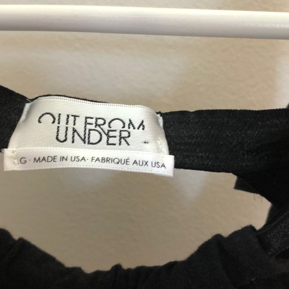 Black Crop-Top ⭐️ ✨2 for $10✨ - Picture 3 of 3